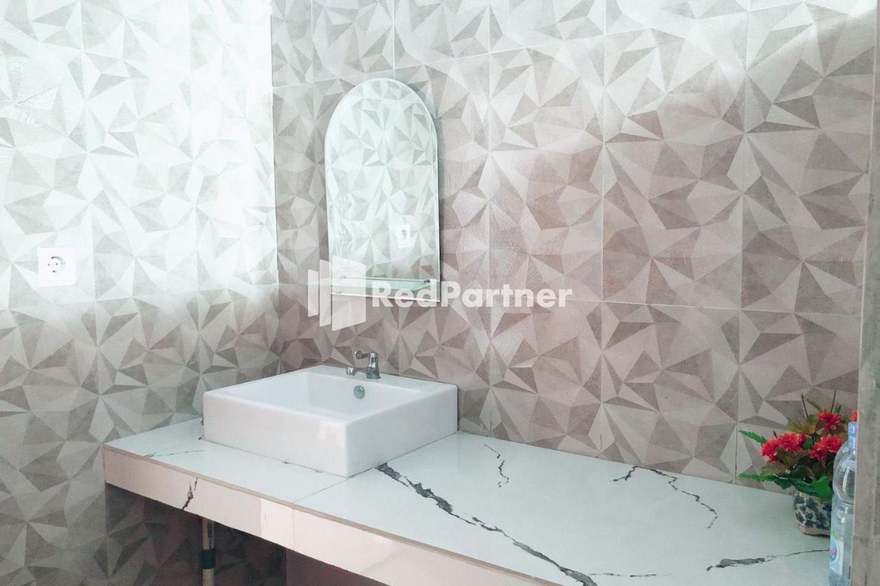 Wisma Suci Syariah Polewali Mandar RedPartner Matakali Bagian luar foto